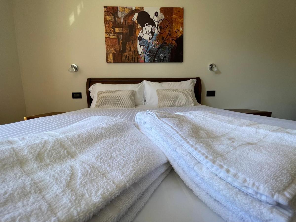 Al Laghetto La Morra Bed & Breakfast Luaran gambar
