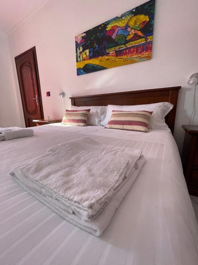 Al Laghetto La Morra Bed & Breakfast Luaran gambar